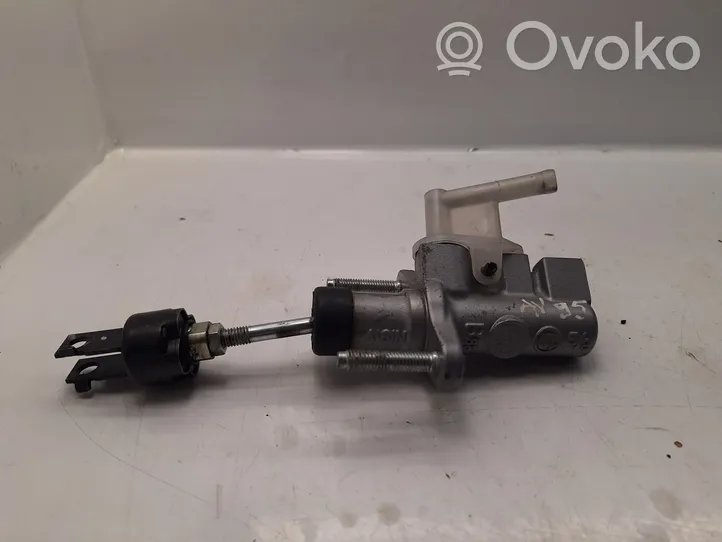 Toyota Avensis T250 Clutch master cylinder 