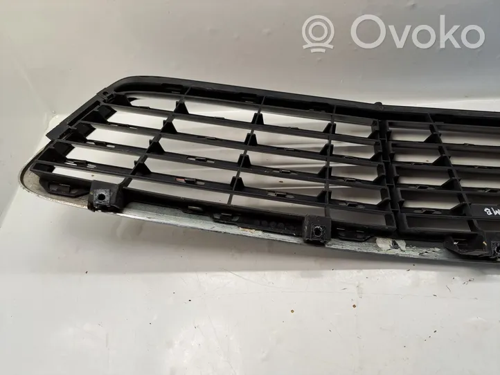 Mercedes-Benz C W203 Grille calandre supérieure de pare-chocs avant A2038800183