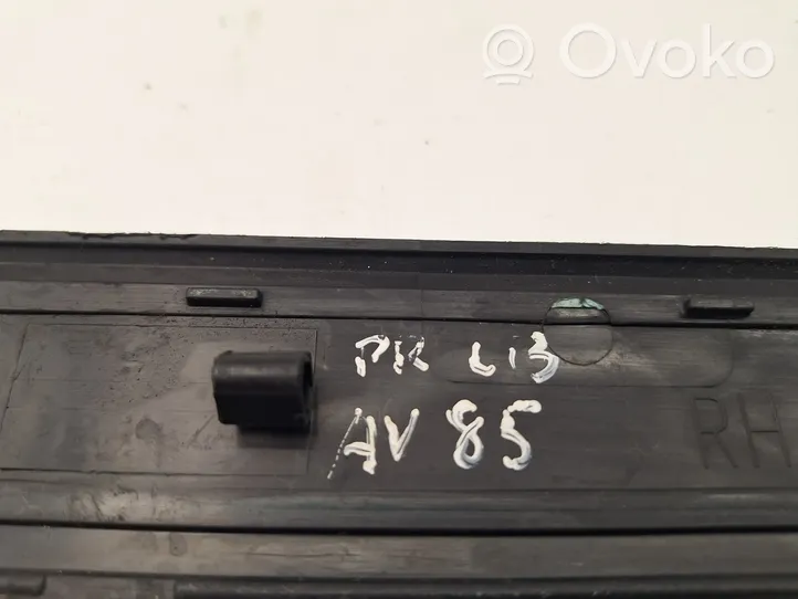 Toyota Avensis T270 Copertura del rivestimento del sottoporta anteriore 
