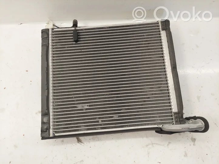 Toyota Avensis T270 Gaisa kondicioniera radiators (salonā) 