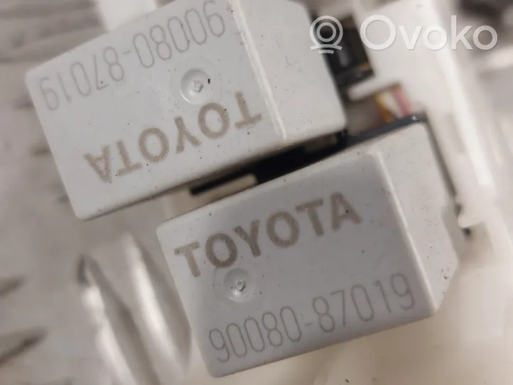 Toyota Corolla Verso AR10 Inna wiązka przewodów / kabli 827300F070C
