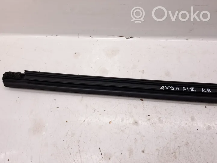 Toyota Avensis T270 Rivestimento modanatura del vetro della portiera posteriore 