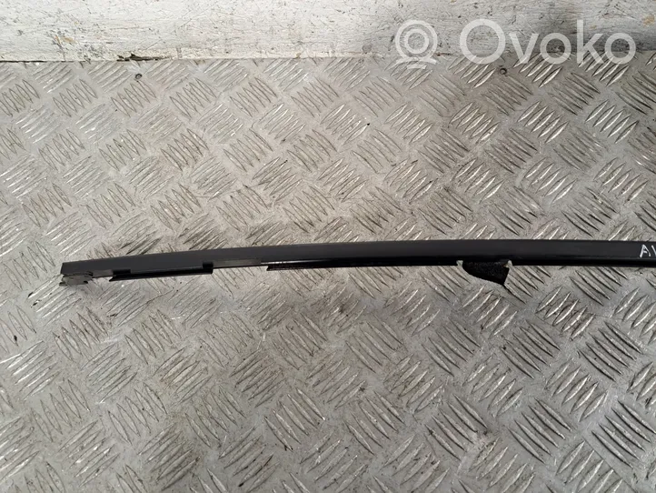 Toyota Avensis T270 Rear door windshield rail 