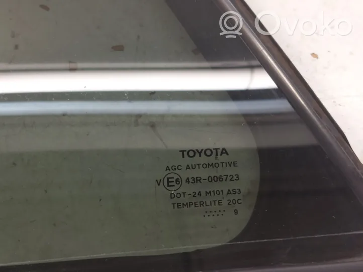 Toyota Avensis T270 Szyba karoseryjna drzwi tylnych 