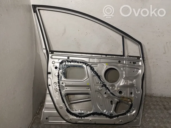 Toyota Corolla Verso AR10 Front door 