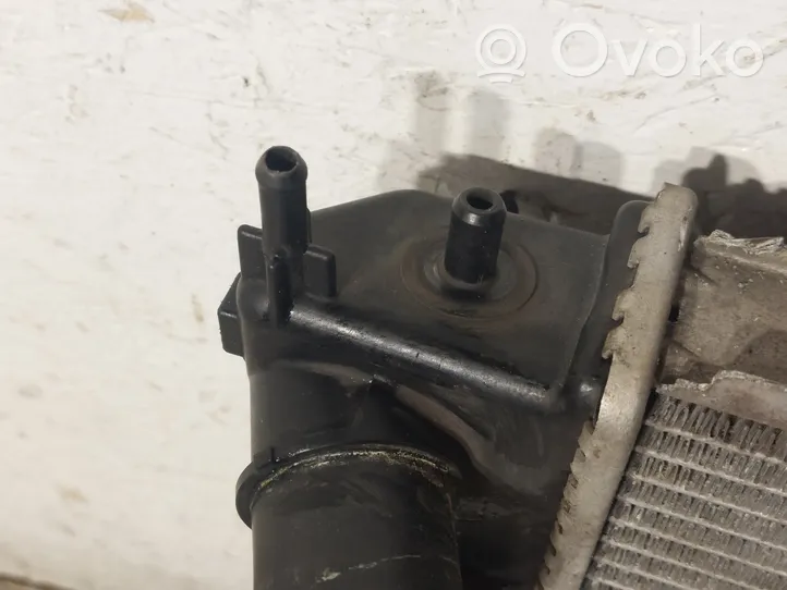 Toyota Corolla Verso AR10 Dzesēšanas šķidruma radiators 