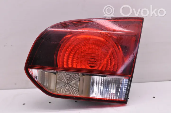 Volkswagen Golf VI Lampy tylnej klapy bagażnika 5K0945094AA