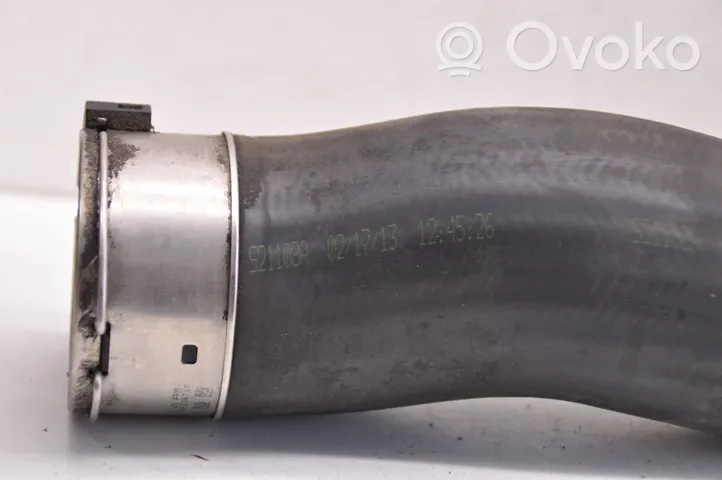 BMW 1 F20 F21 Tube d'admission de tuyau de refroidisseur intermédiaire 521108A