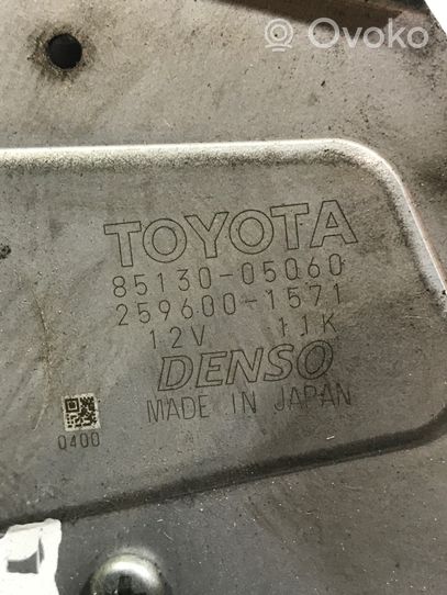 Toyota Avensis T270 Rear window wiper motor 8513005060