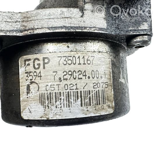 Opel Corsa C Pompe à vide 73501167