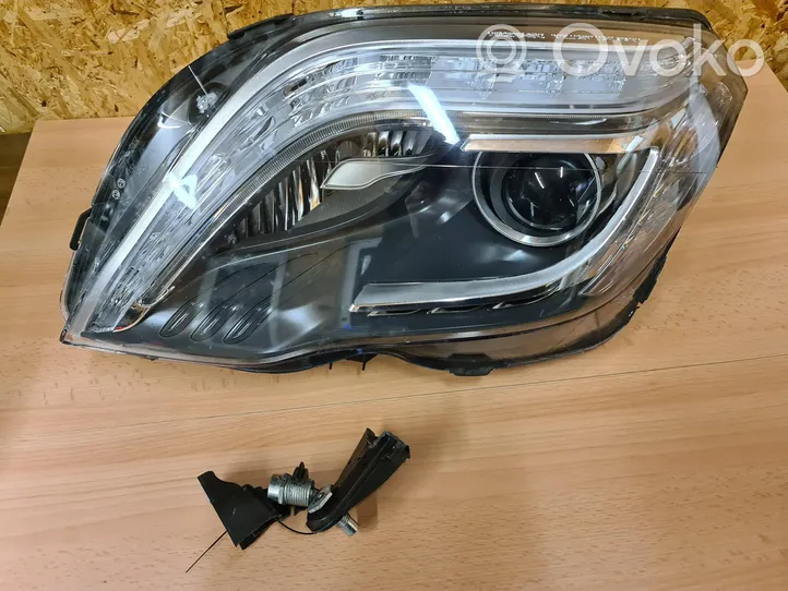 Mercedes-Benz GLK (X204) Lampa przednia A2048202339