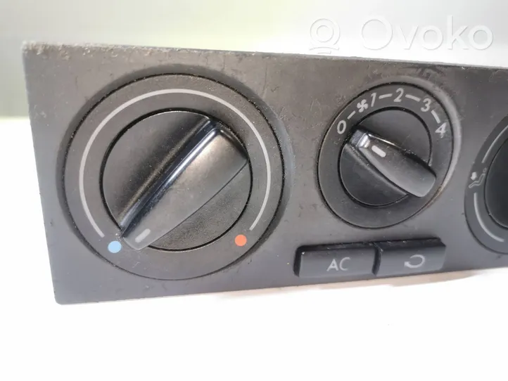 Volkswagen Golf IV Console centrale, commande chauffage/clim 1J0820045F