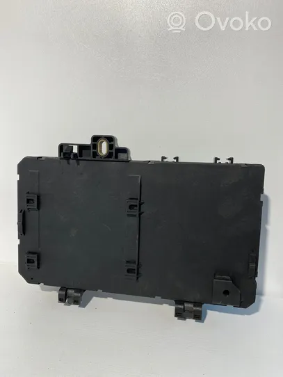 Opel Astra H Module de fusibles 13222173