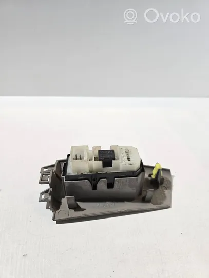 Toyota Corolla E120 E130 Electric window control switch 8403012010