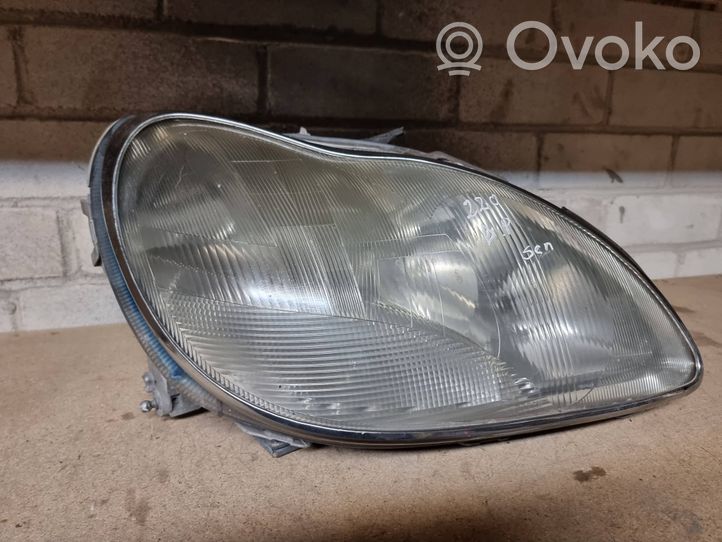 Mercedes-Benz S W220 Lampa przednia A2208200861