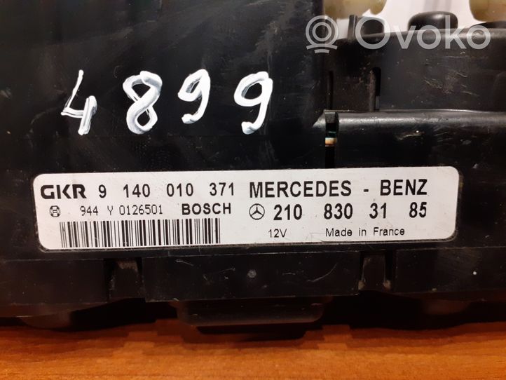 Mercedes-Benz E W210 Interrupteur ventilateur 2108303185