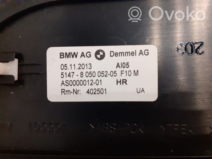 BMW 5 F10 F11 Listwa boczna 8050048