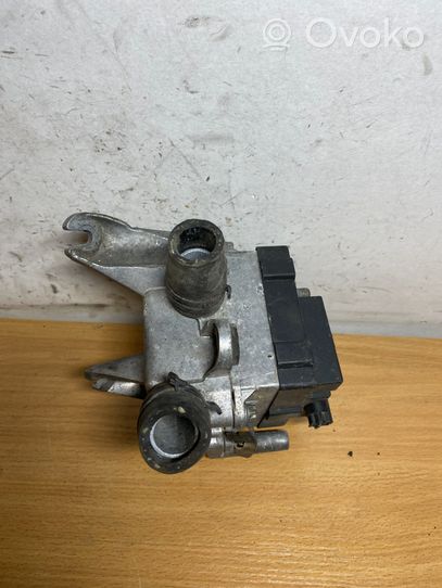 Mercedes-Benz E W210 Pompe de circulation d'eau A6111500004