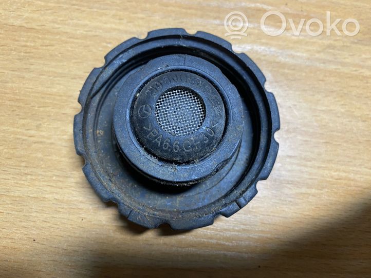 Mercedes-Benz E W210 Vase d'expansion / bouchon de réservoir de liquide de refroidissement 2105010315