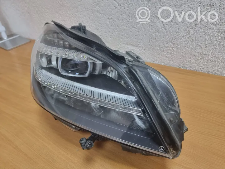 Mercedes-Benz CLS C218 X218 Lampa przednia A2188205061