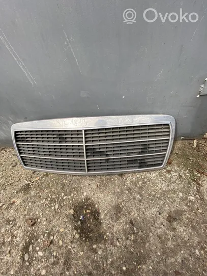 Mercedes-Benz E W210 Maskownica / Grill / Atrapa górna chłodnicy 2108880023