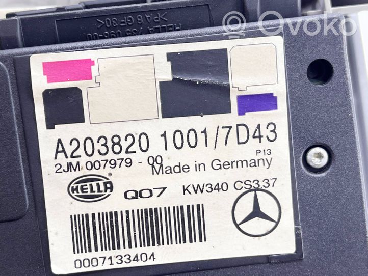 Mercedes-Benz C W203 Etuistuimen valo A2038201001