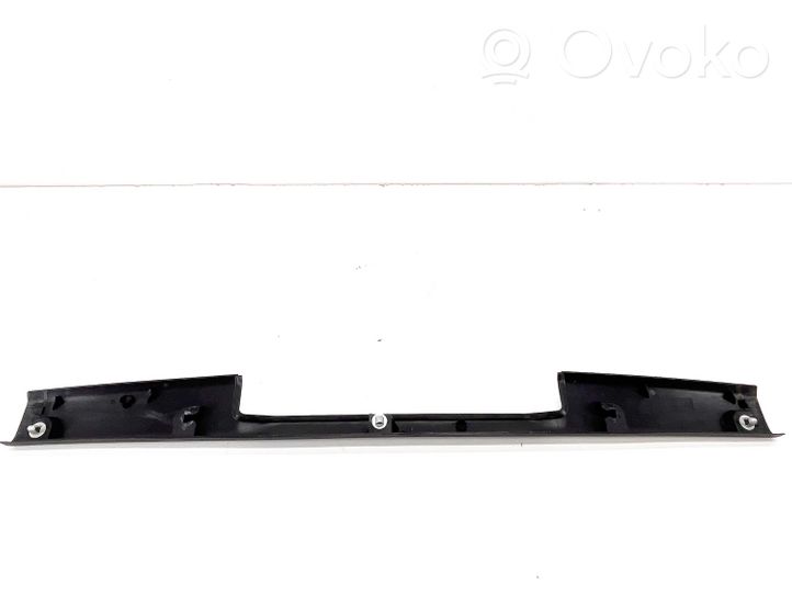 BMW 3 E36 Rivestimento superiore del portellone posteriore/bagagliaio 8190416