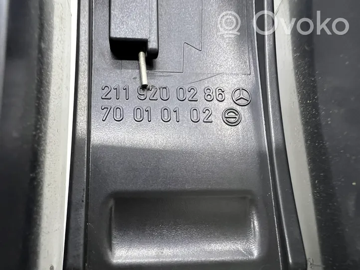 Mercedes-Benz E W211 Verkleidung Laufschiene Sitzschiene Rücksitz A2119200686