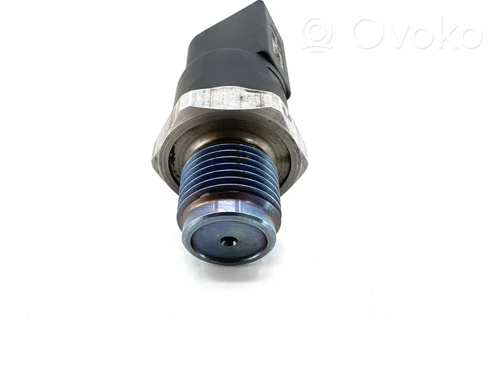 Mercedes-Benz Vito Viano W639 Sensor de presión de combustible A0041536728