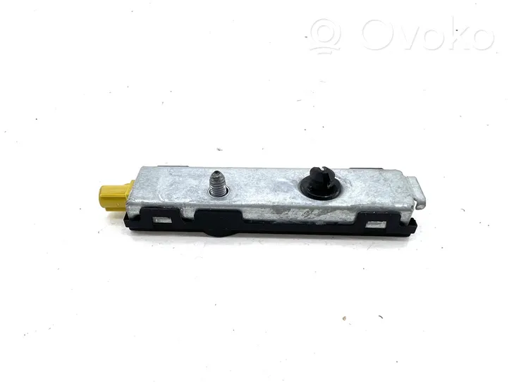 Mercedes-Benz E W213 Aerial antenna amplifier A2319052200