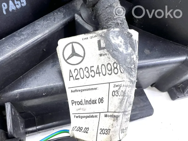 Mercedes-Benz C W203 Jäähdyttimen jäähdytinpuhaltimen suojus A2035000293KZ