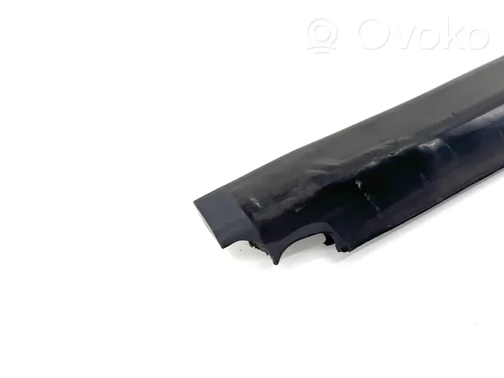 Mercedes-Benz Vito Viano W639 Rivestimento modanatura del vetro della portiera anteriore A6397200024