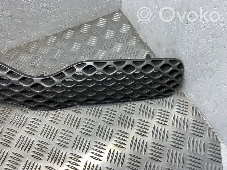 Toyota Yaris Atrapa chłodnicy / Grill 531010D0T0