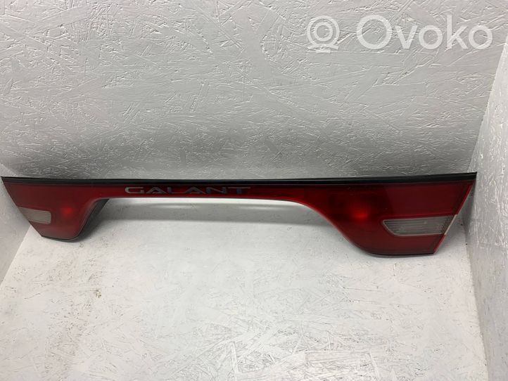 Mitsubishi Galant Lampy tylnej klapy bagażnika 0023230