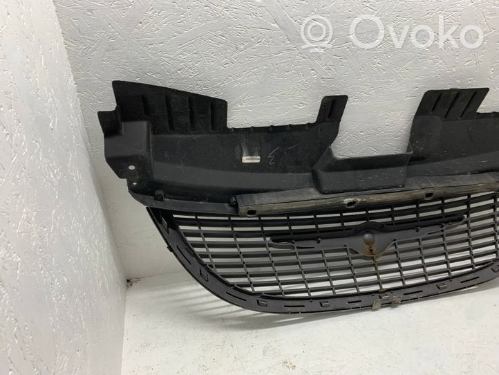 Chrysler Voyager Atrapa chłodnicy / Grill 4857522AA