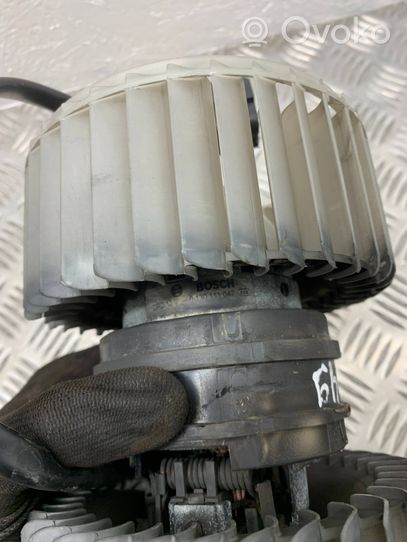 Audi A8 S8 D3 4E Ventola riscaldamento/ventilatore abitacolo 0130111047