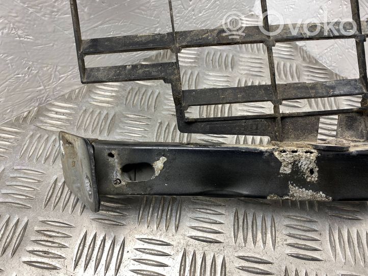 Audi A8 S8 D3 4E Support de montage de pare-chocs avant 