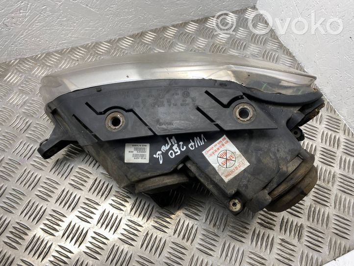 Volkswagen PASSAT B6 Lampa przednia 4200063219