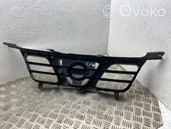 Nissan X-Trail T30 Grille de calandre avant 623108H700