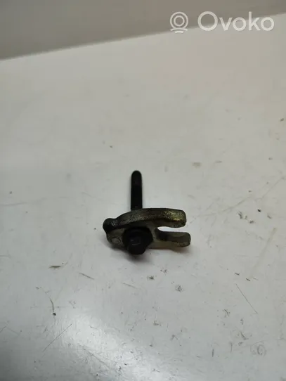 Nissan Juke I F15 Fuel Injector clamp holder 