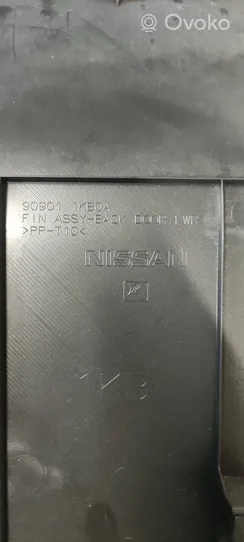 Nissan Juke I F15 Bagāžnieka sānu apakšējās apdares panelis 909011KB0A
