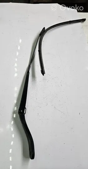 Opel Vivaro Front wiper blade arm 06461