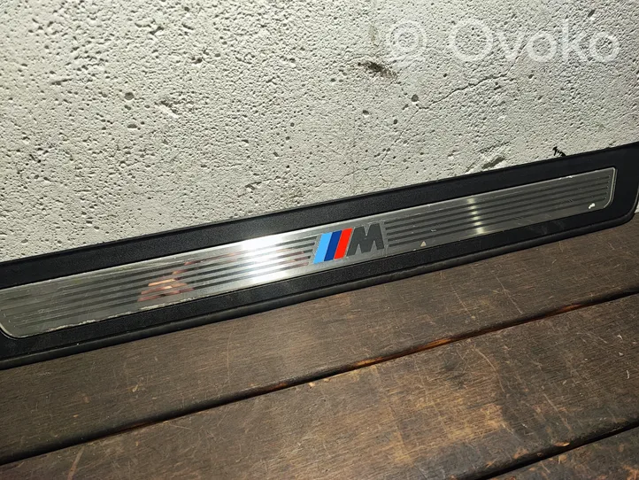 BMW 5 F10 F11 Copertura del rivestimento del sottoporta anteriore 8050054