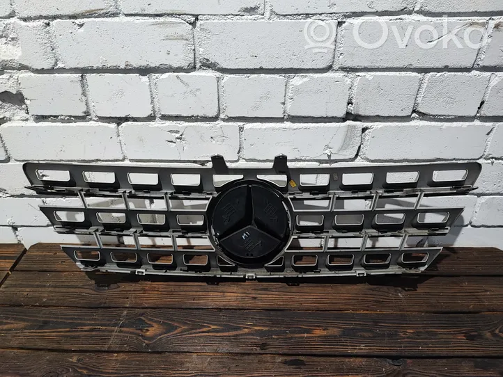 Mercedes-Benz ML W164 Grille calandre supérieure de pare-chocs avant A1648802085