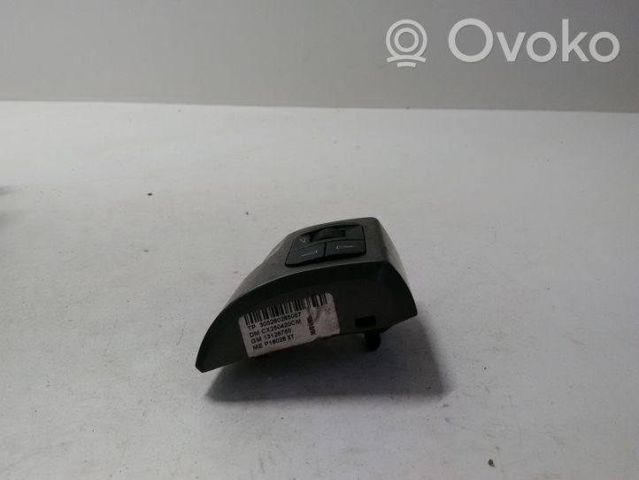 Opel Astra H Mando de control del sonido 305260285057