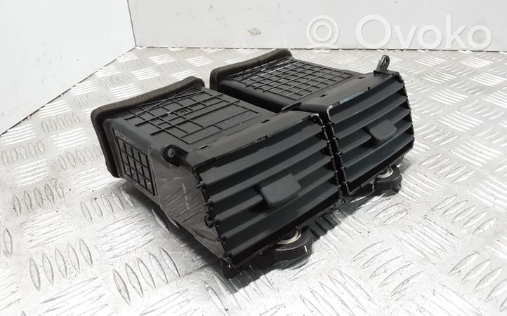 KIA Sportage Dash center air vent grill KM84810A