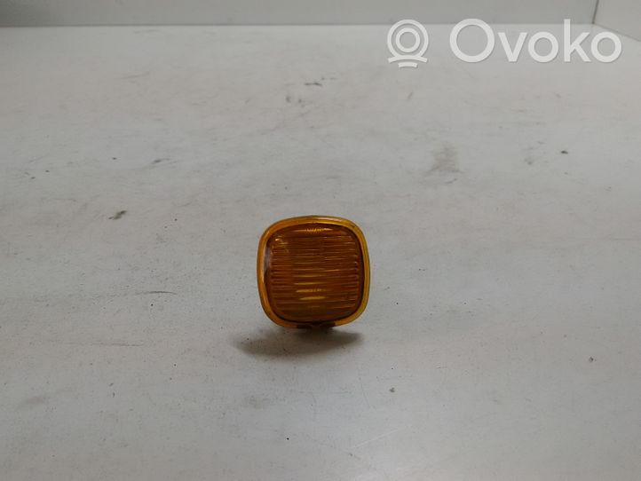 Audi A4 S4 B5 8D Indicatore di direzione del parafango anteriore 4D0949127B