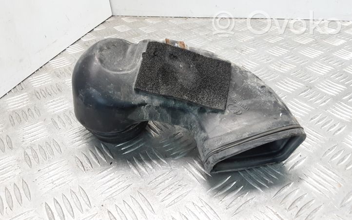 KIA Sportage Air intake duct part 282112E200