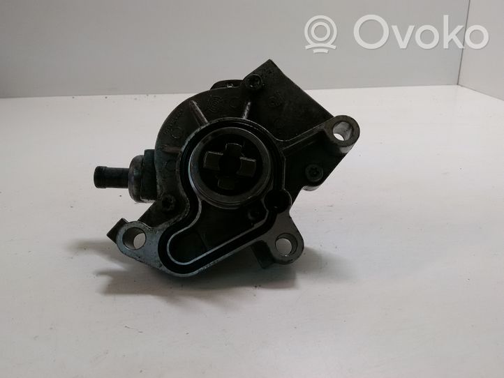 Volkswagen Golf IV Pompe à vide 038145101B