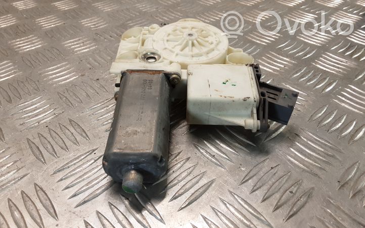 Toyota Avensis T250 Motorino alzacristalli della portiera anteriore 0130822032